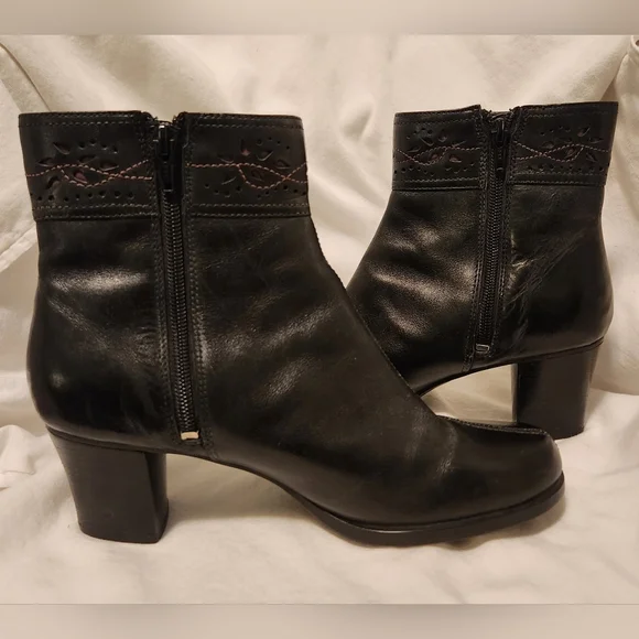 CLARKS Black and Pink Leather Zip up booties Sz 8 - Picture 3 of 10